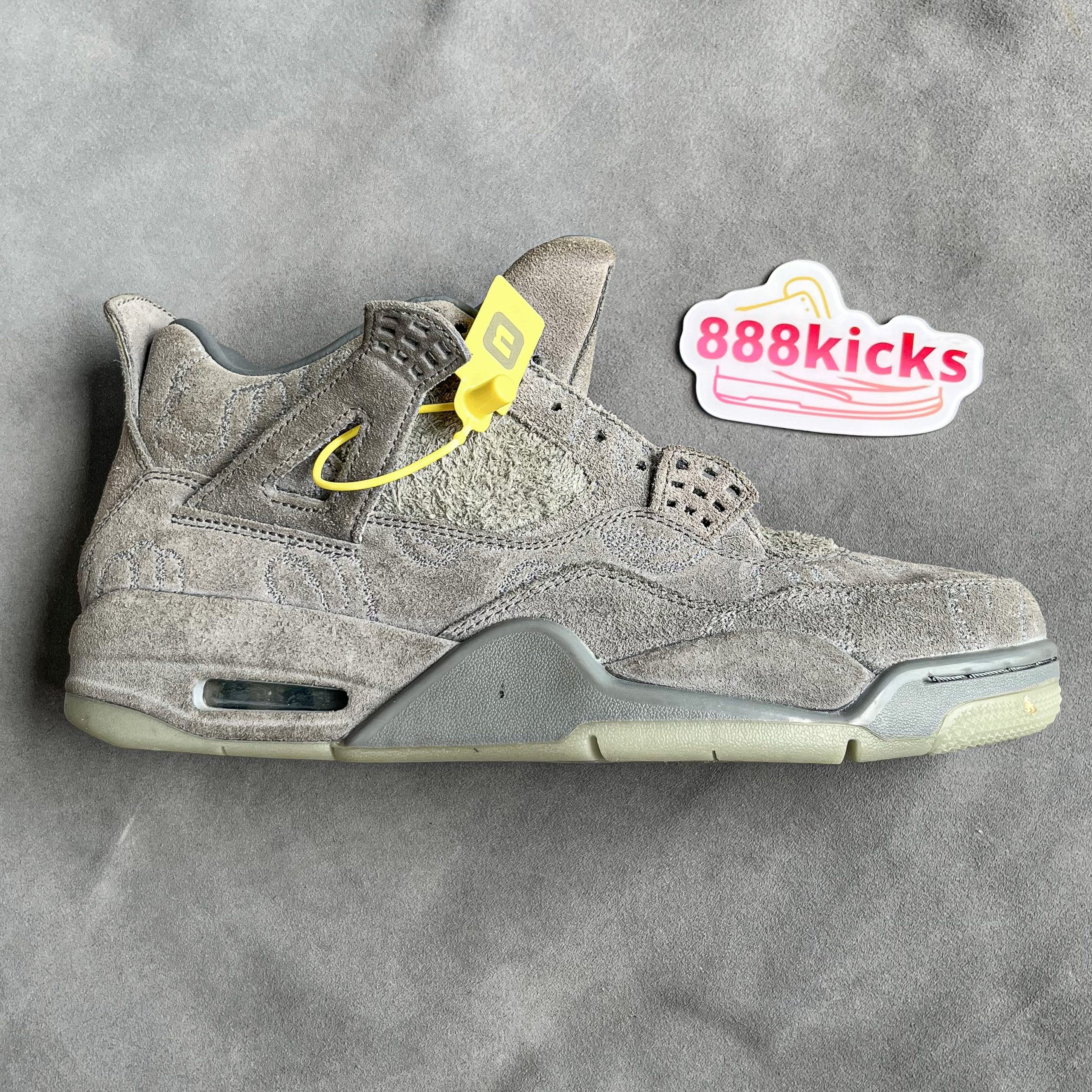 Jordan 4 Retro Kaws