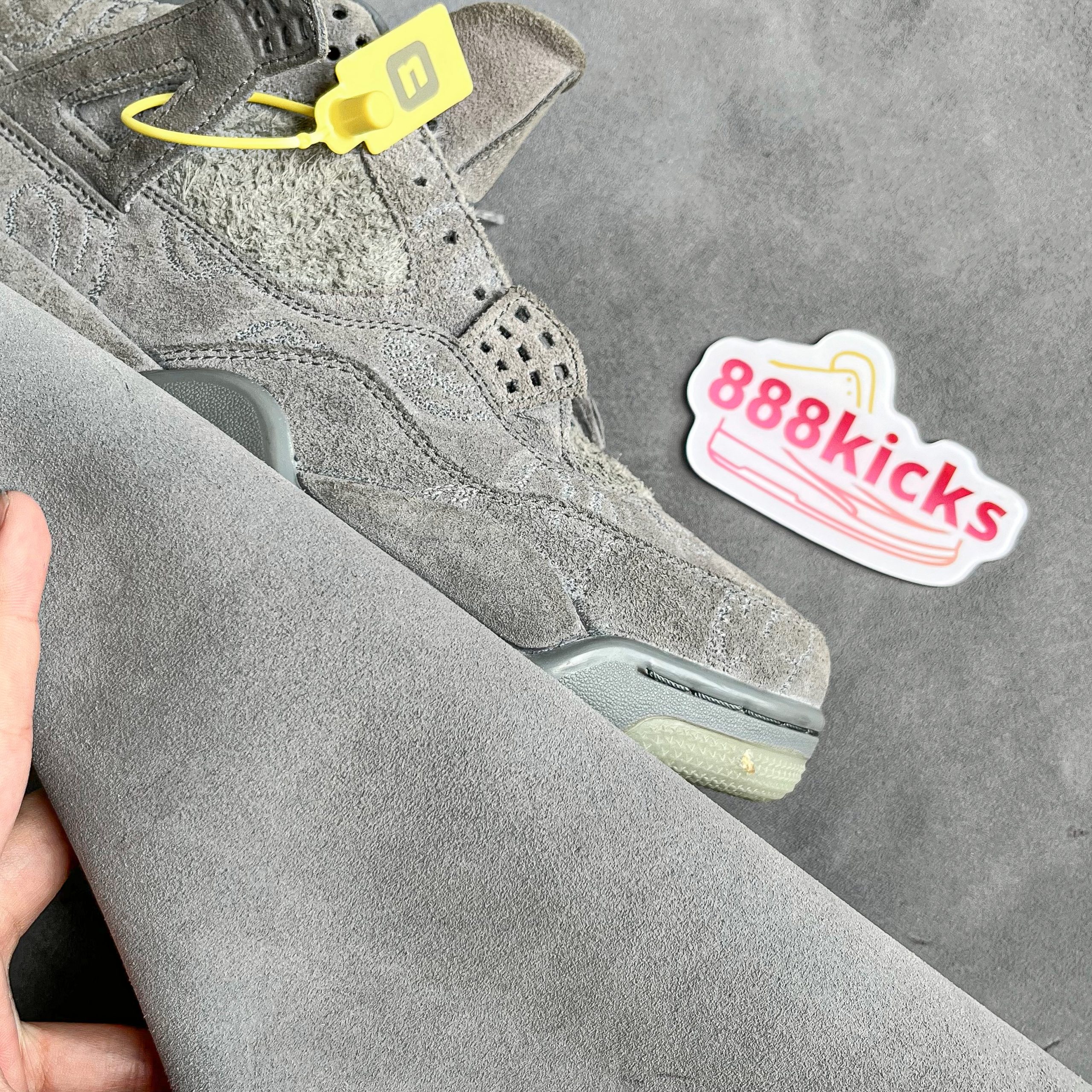 Jordan 4 Retro Kaws