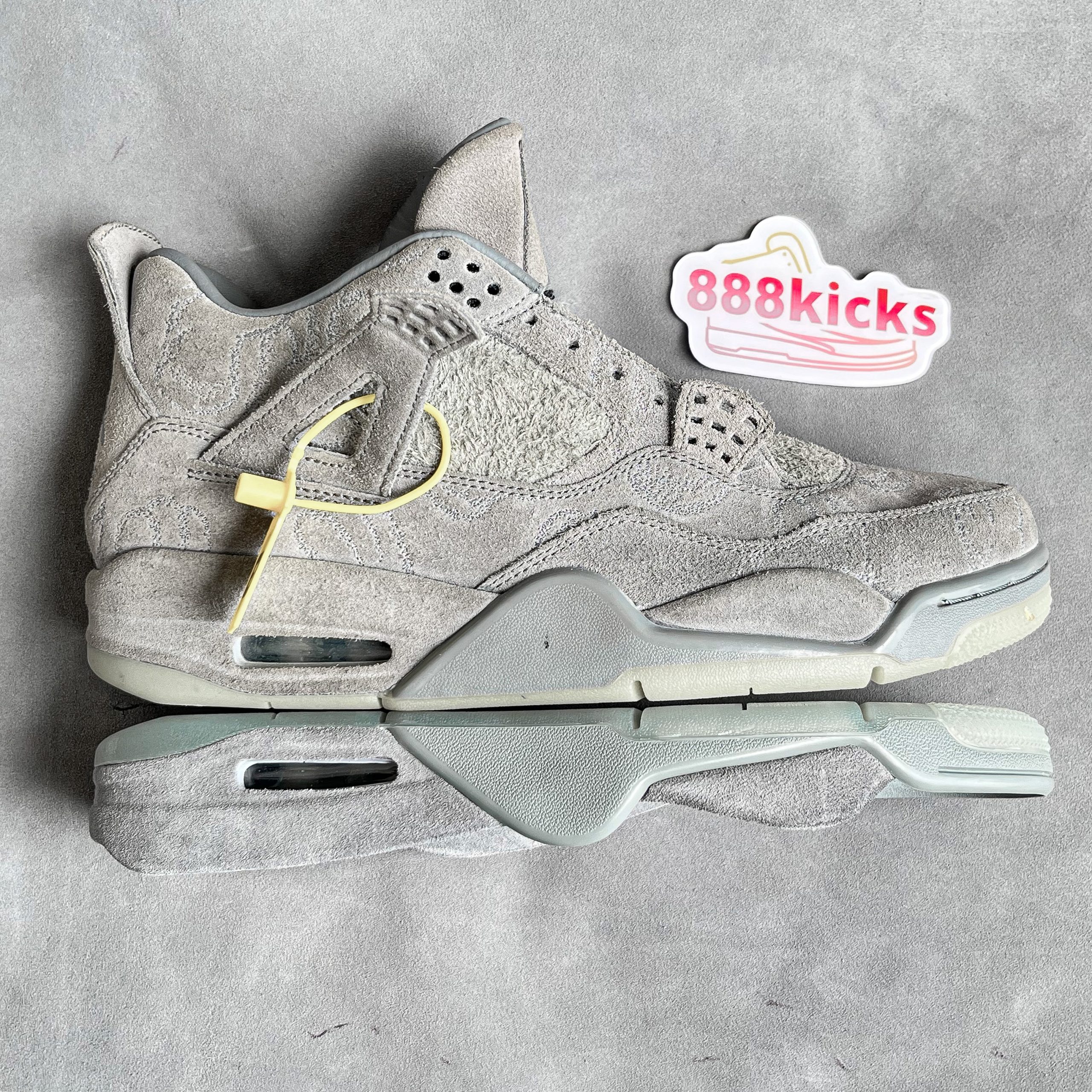 Jordan 4 Retro Kaws