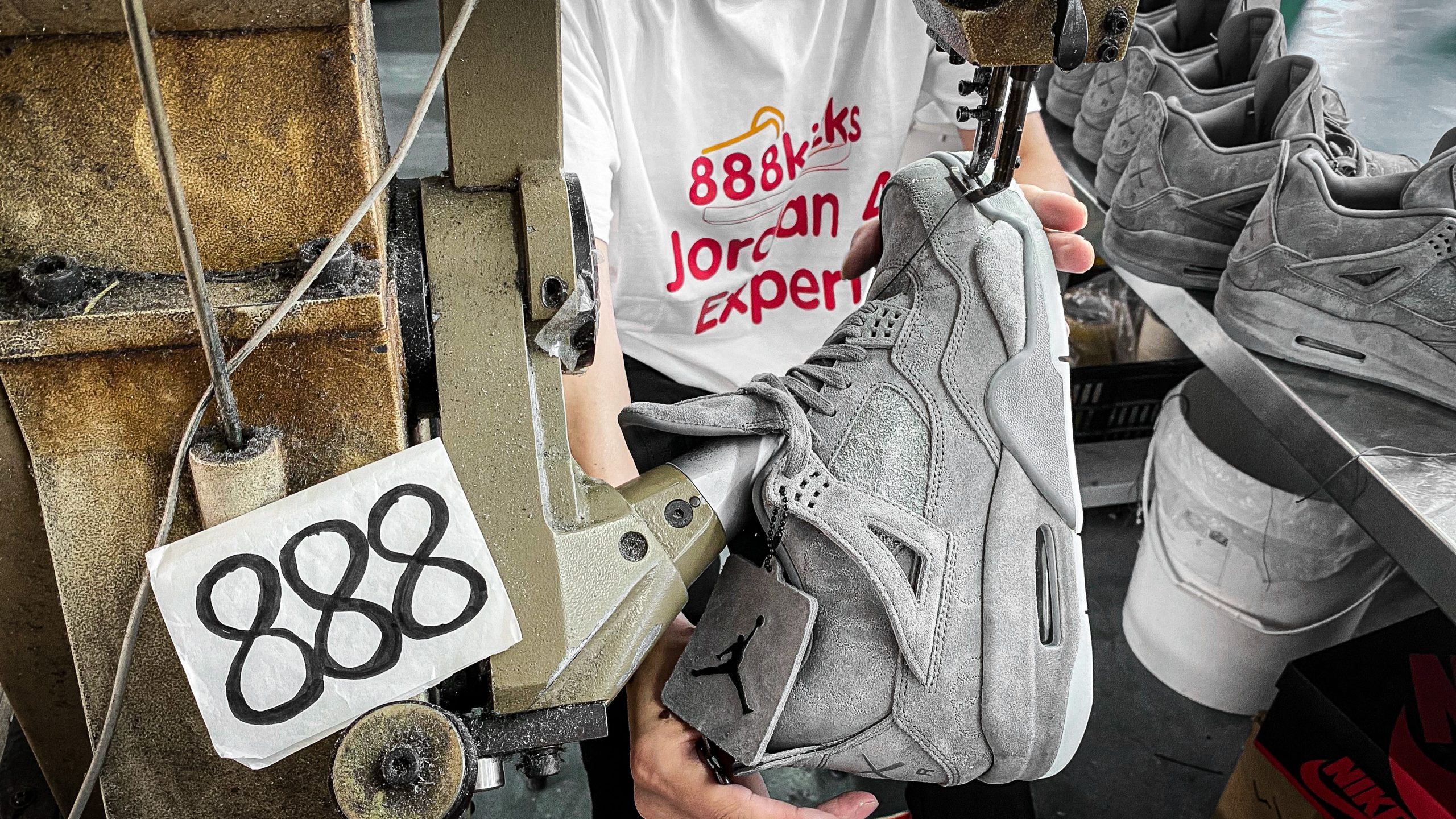 Jordan 4 Retro Kaws