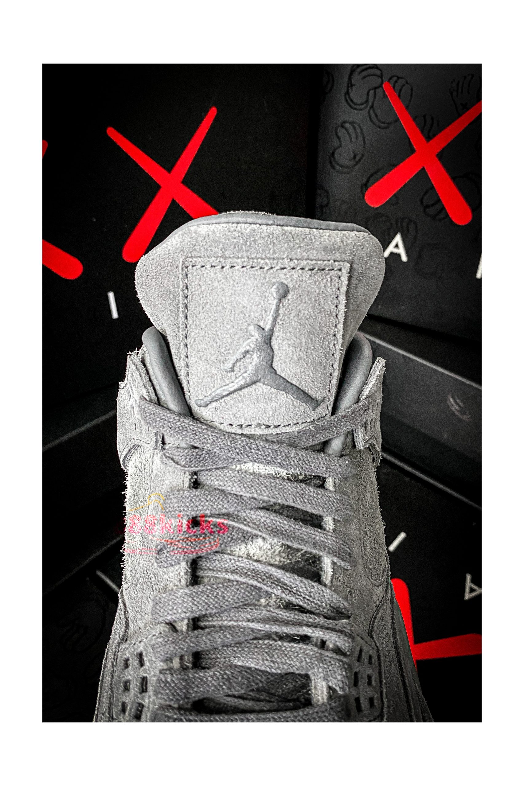 Jordan 4 Retro Kaws