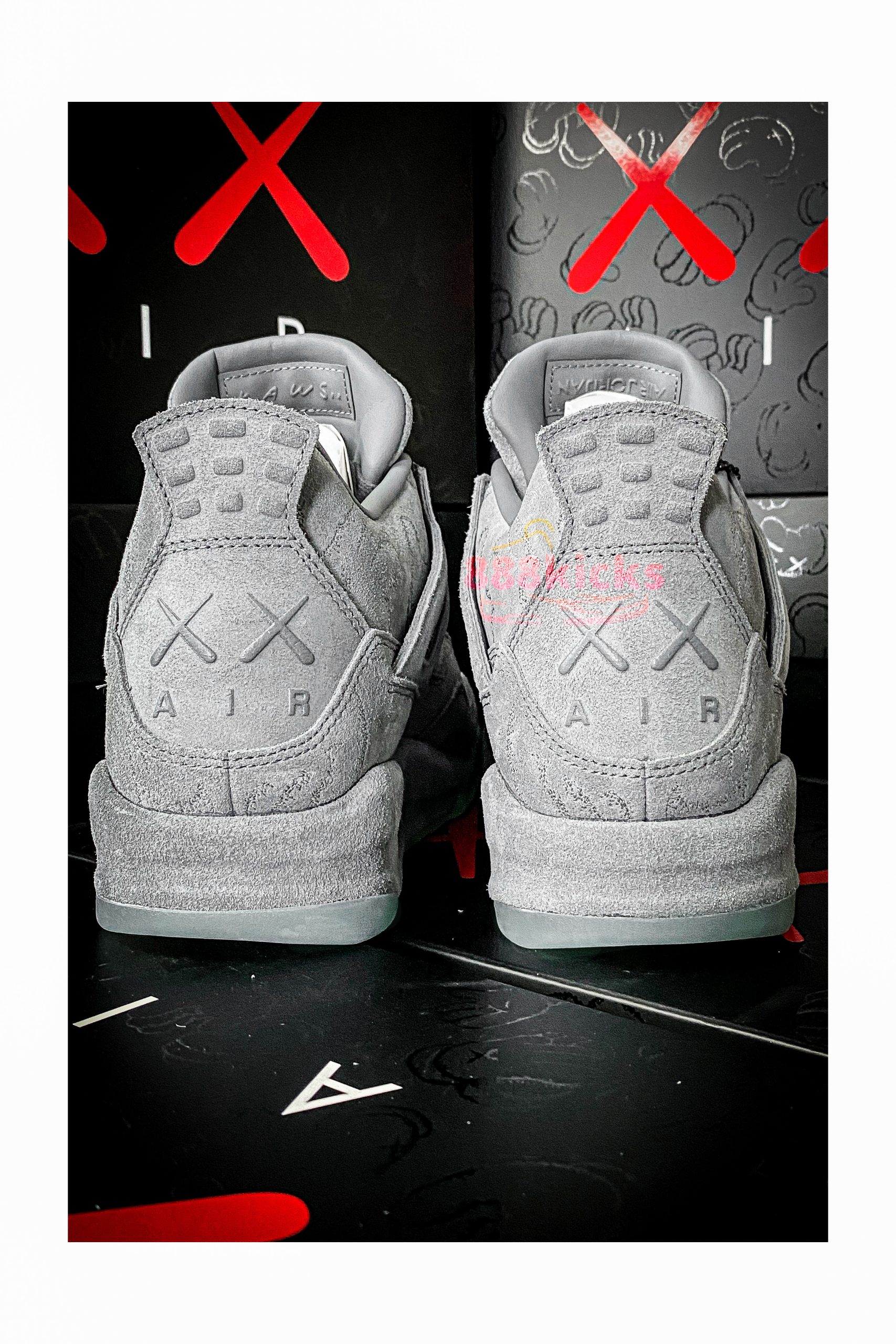 Jordan 4 Retro Kaws