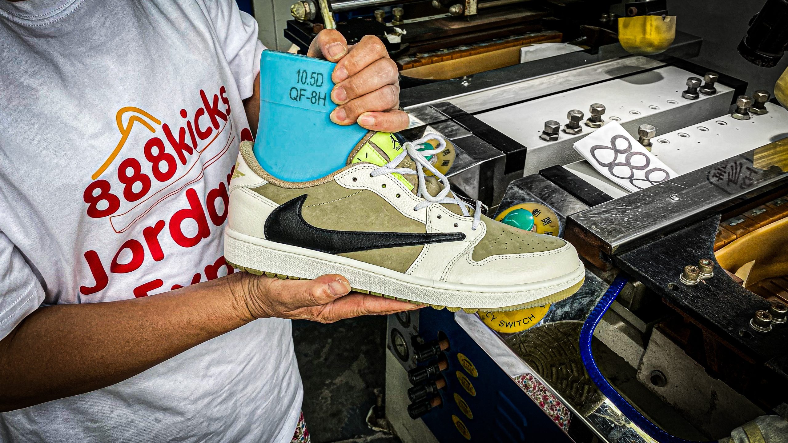 Jordan 1 Retro Low Golf Travis Scott Neutral Olive