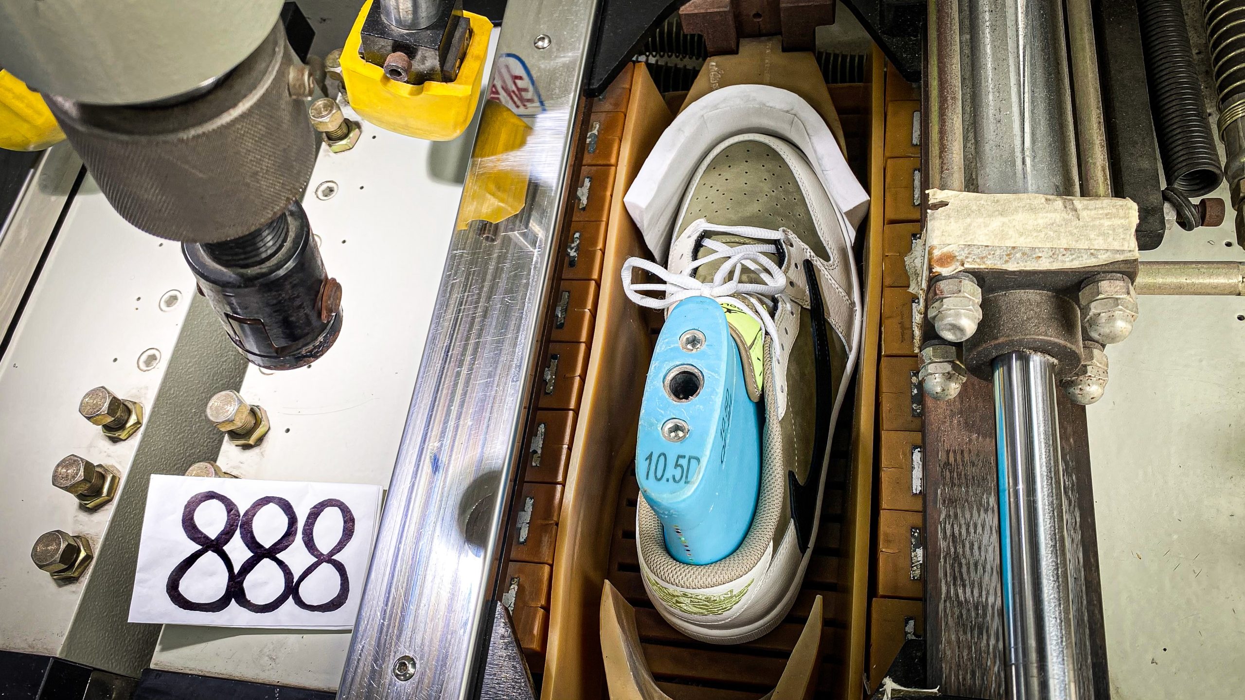 Jordan 1 Retro Low Golf Travis Scott Neutral Olive