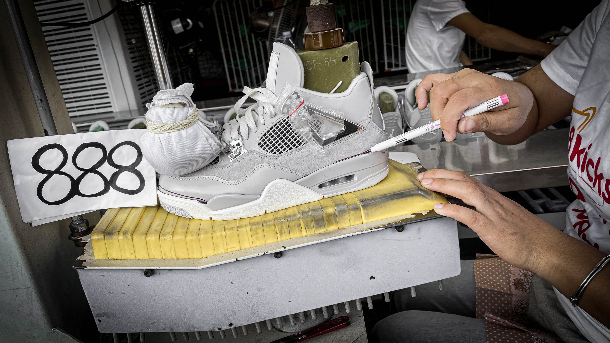 Jordan 4 Retro Frozen Moments