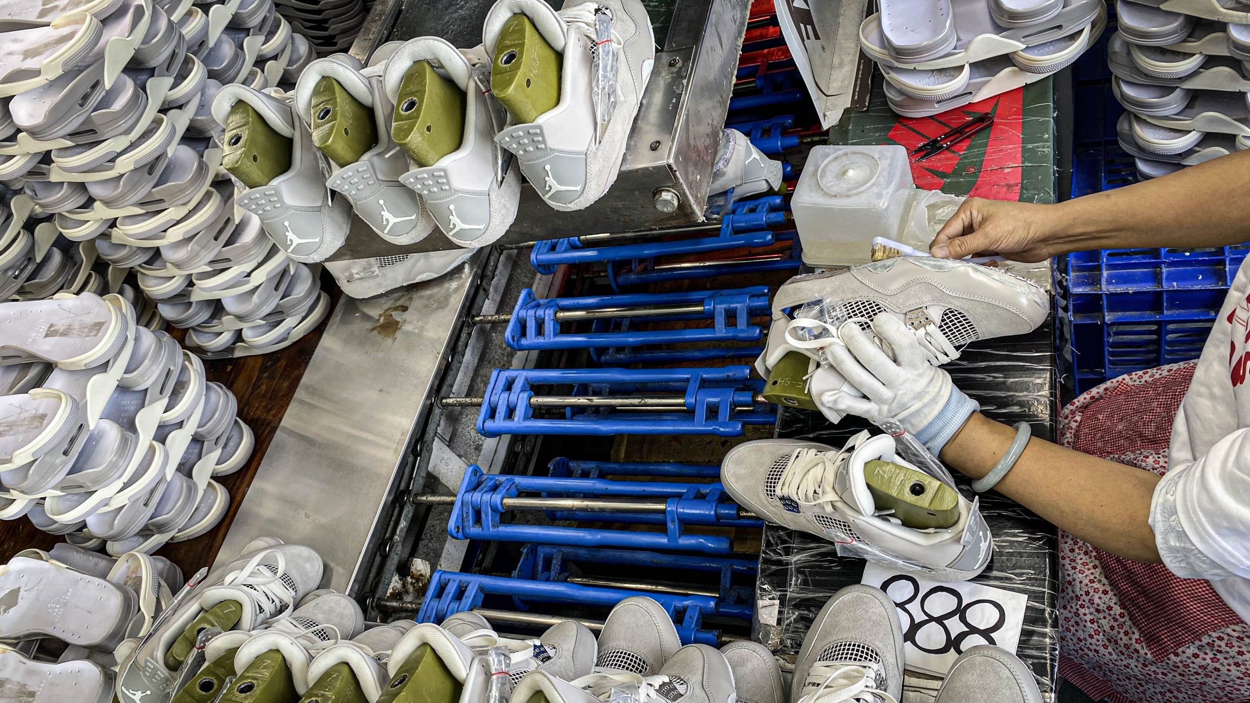 Jordan 4 Retro Frozen Moments