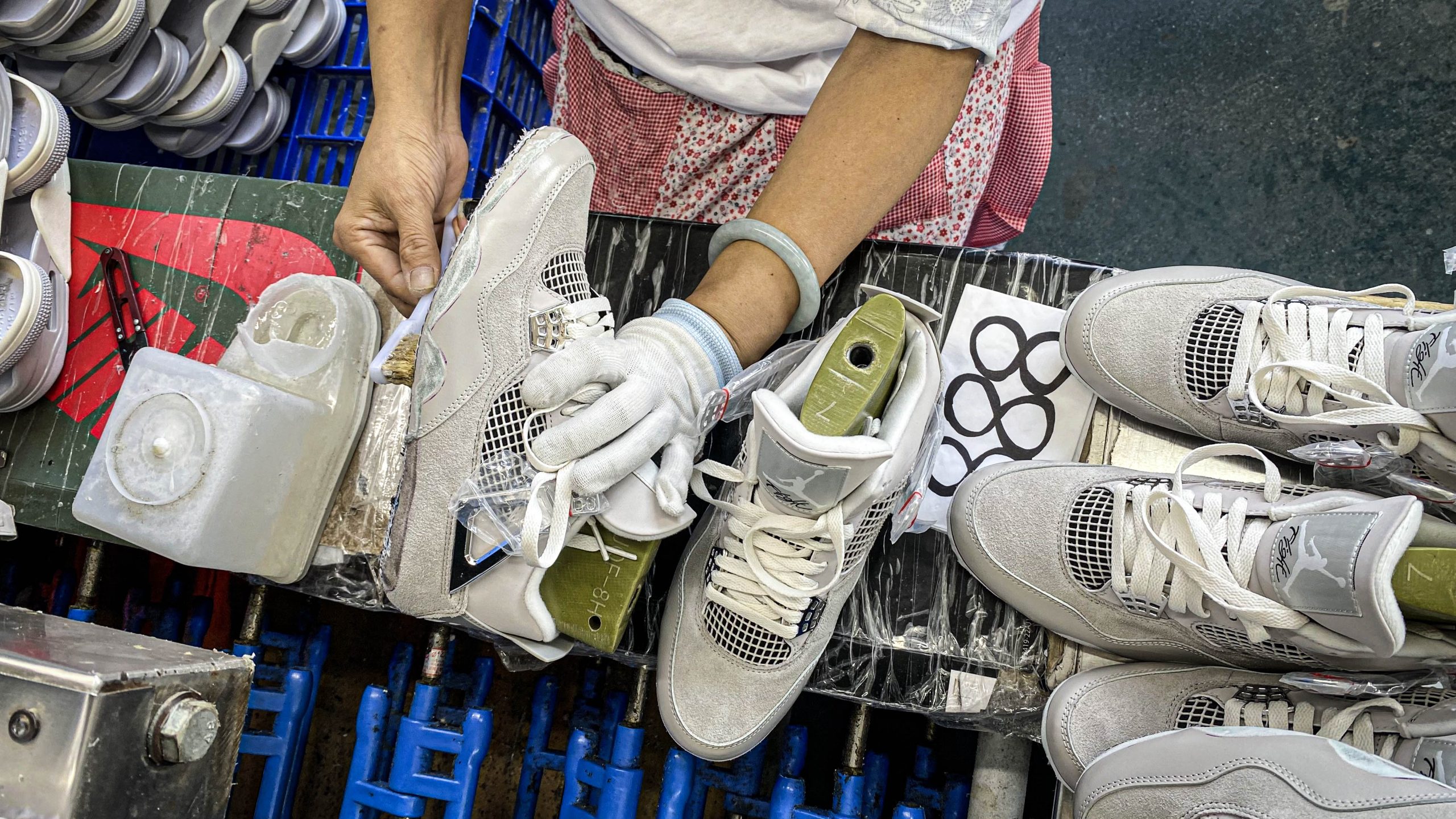 Jordan 4 Retro Frozen Moments