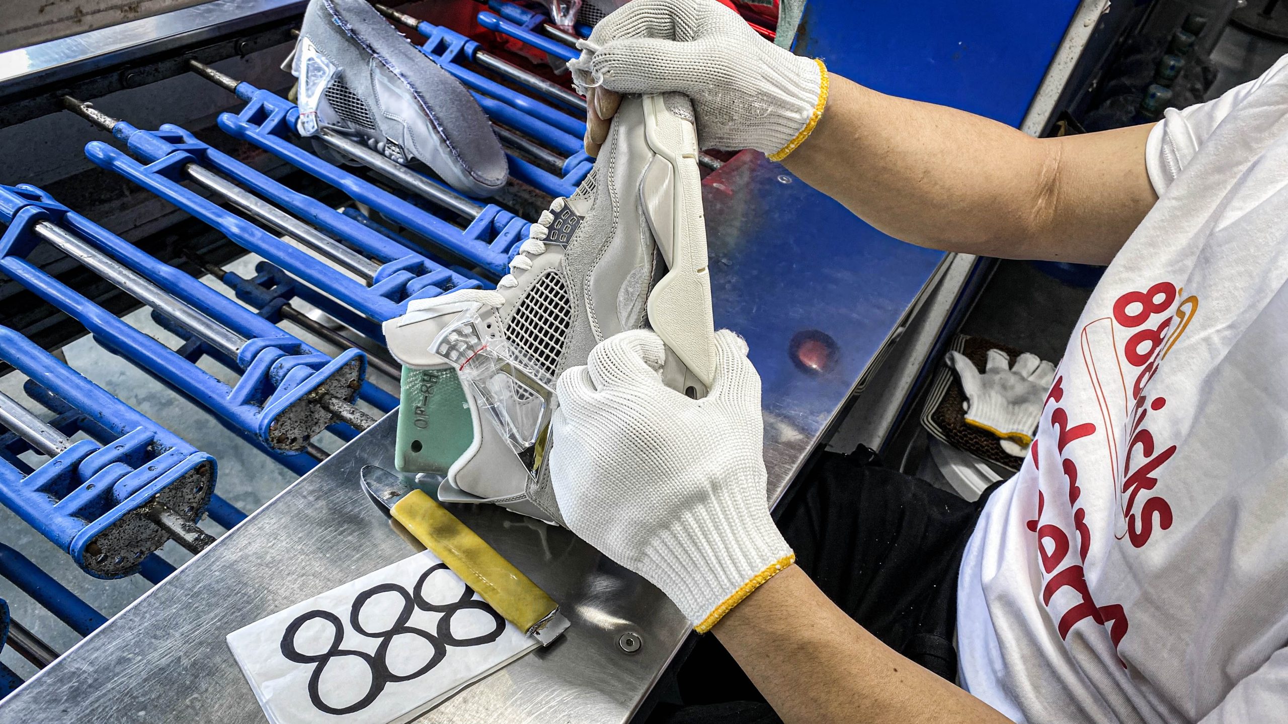 Jordan 4 Retro Frozen Moments