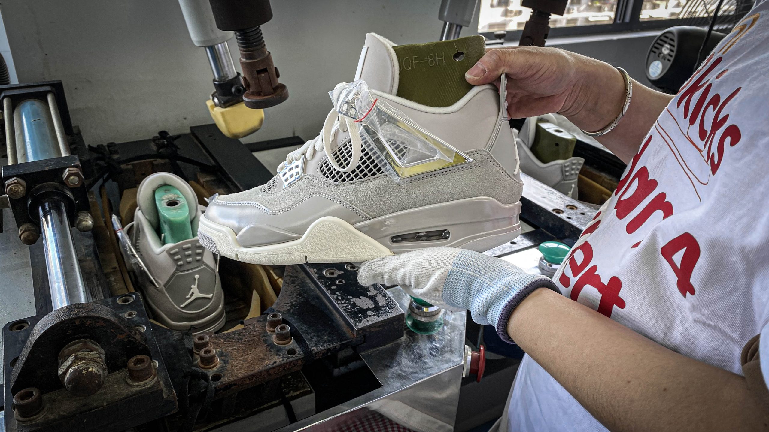 Jordan 4 Retro Frozen Moments