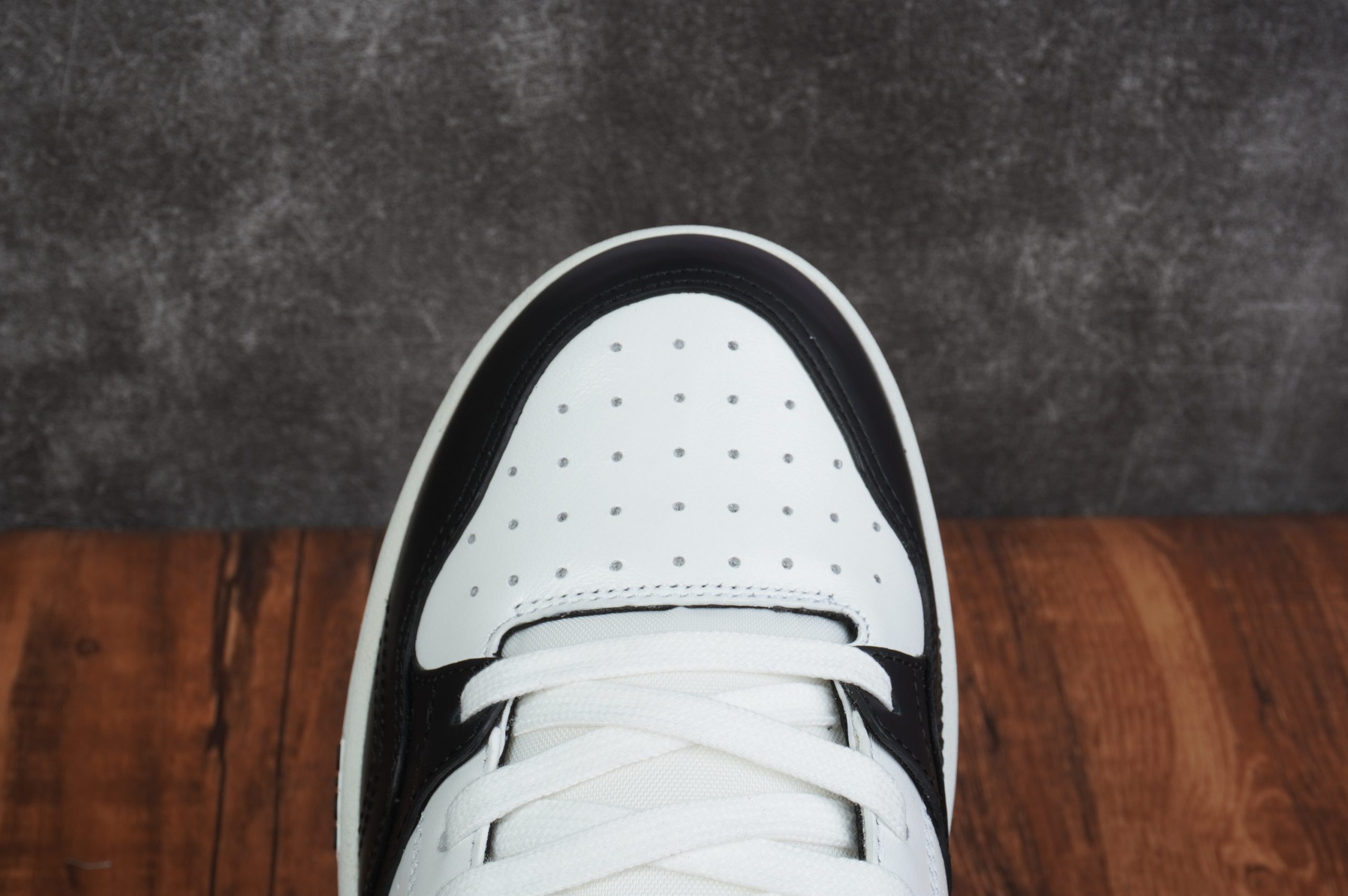 D*or b57 mid-top sneaker black and white