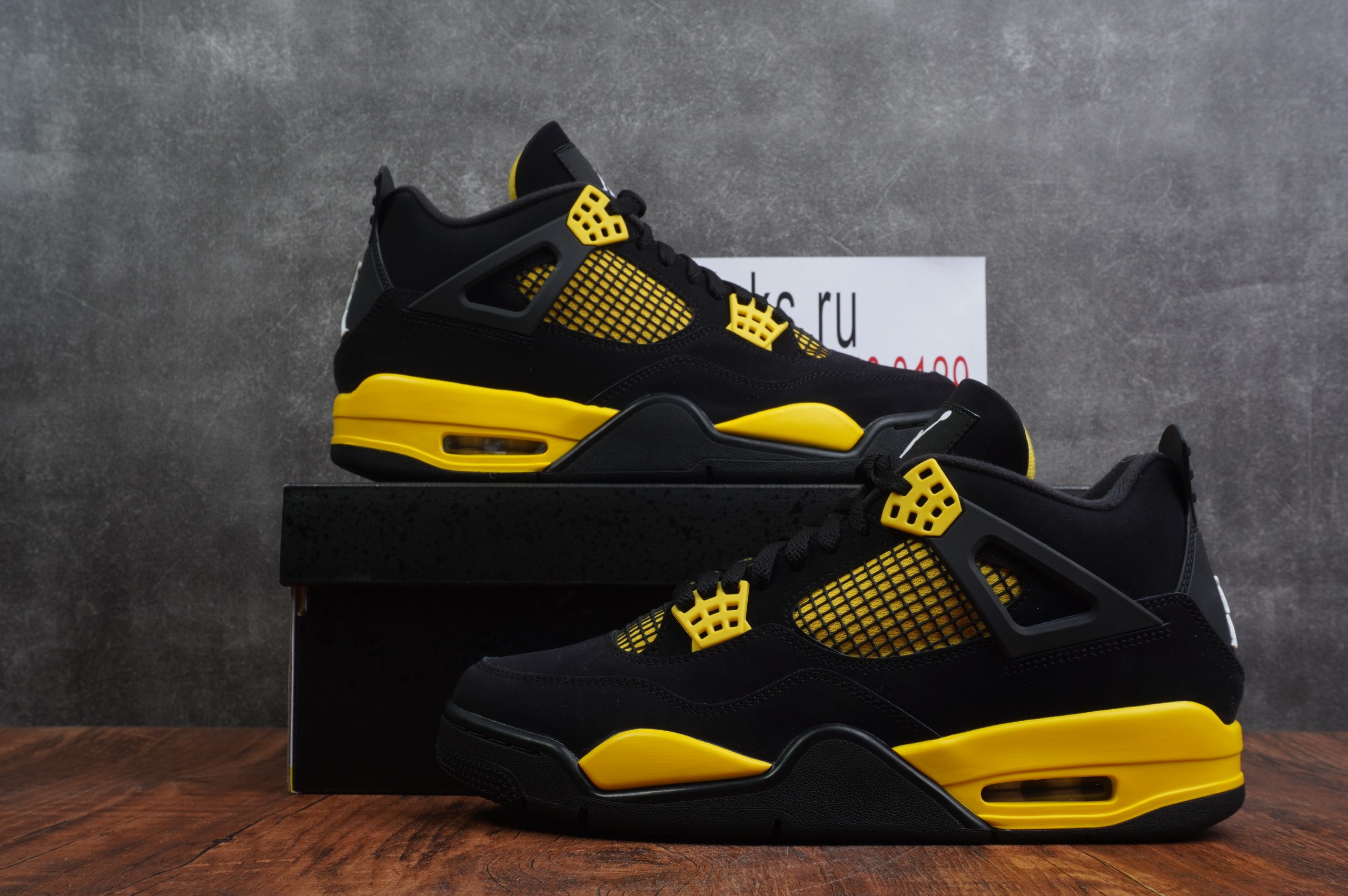 Jordan 4 Retro Thunder 2023