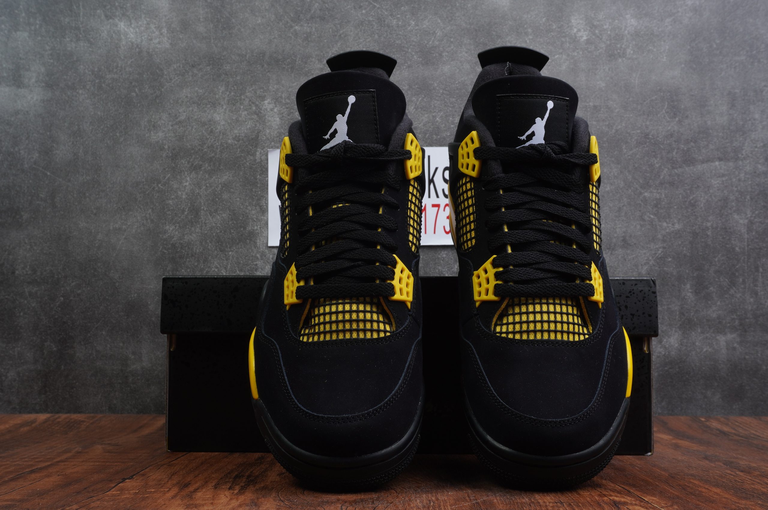 Jordan 4 Retro Thunder 2023