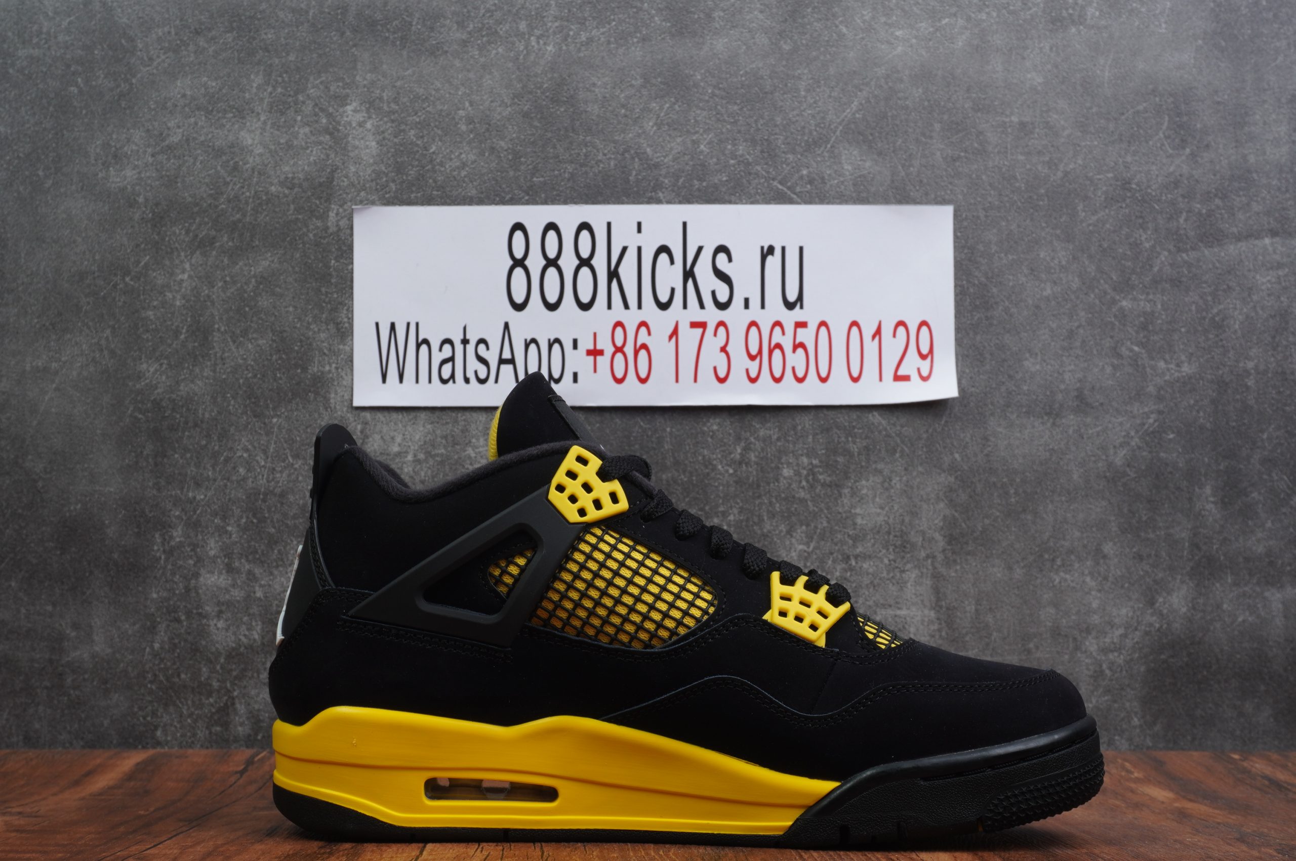 Jordan 4 Retro Thunder 2023