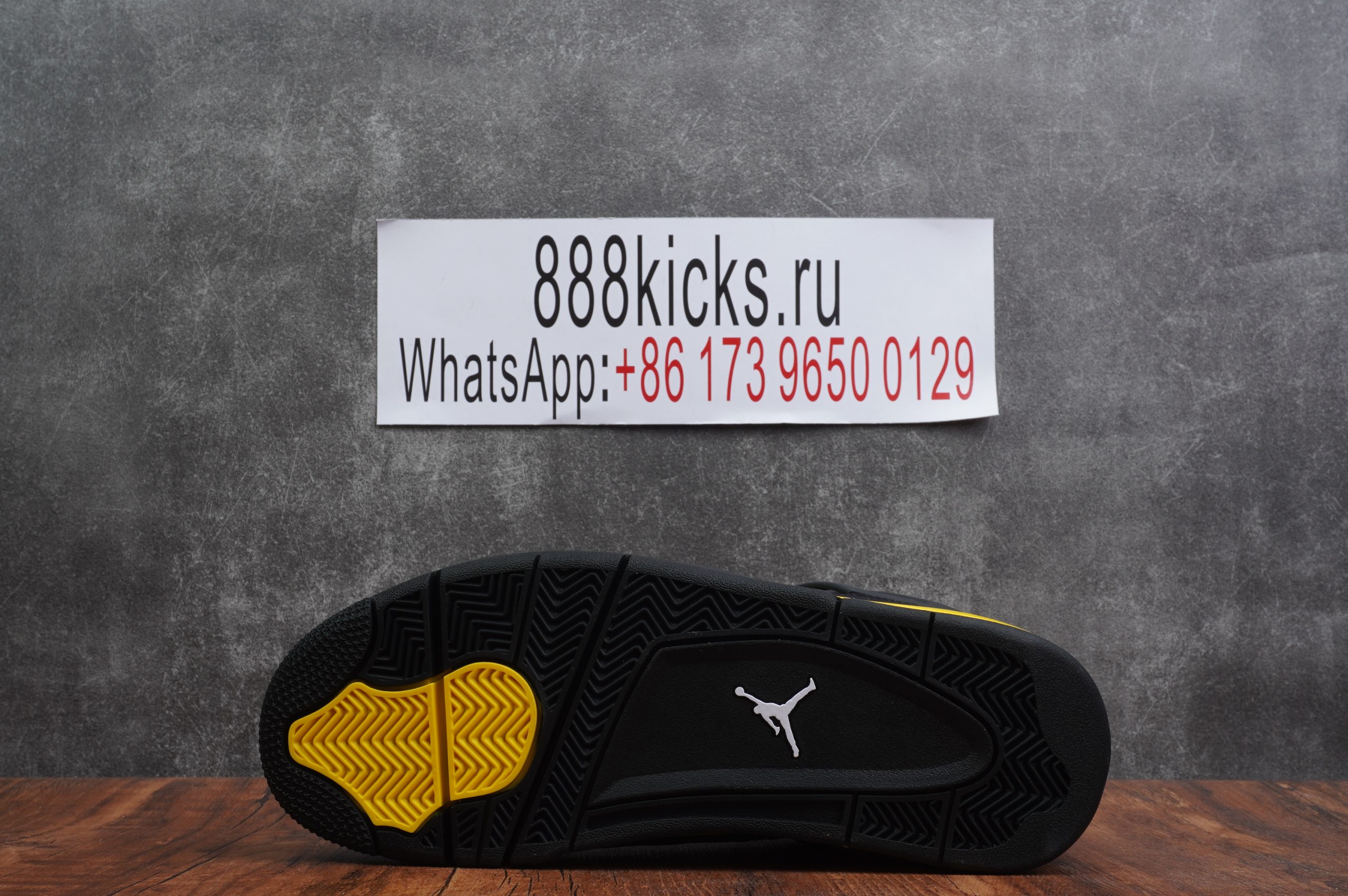 Jordan 4 Retro Thunder 2023