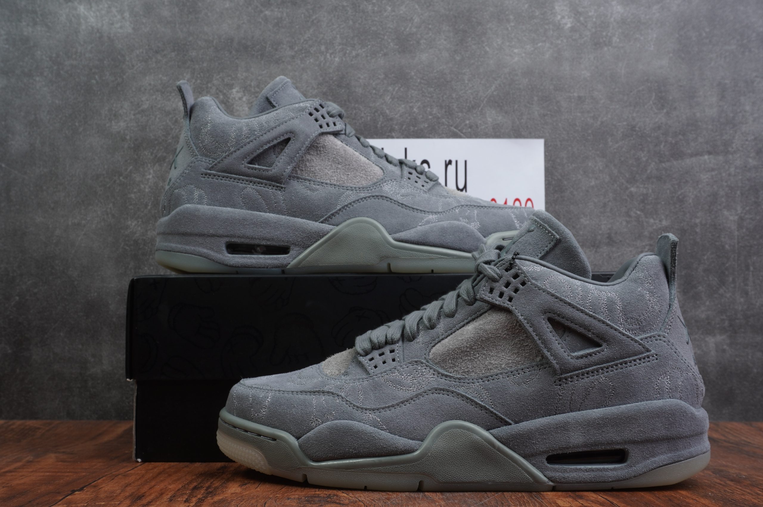 Jordan 4 Retro Kaws