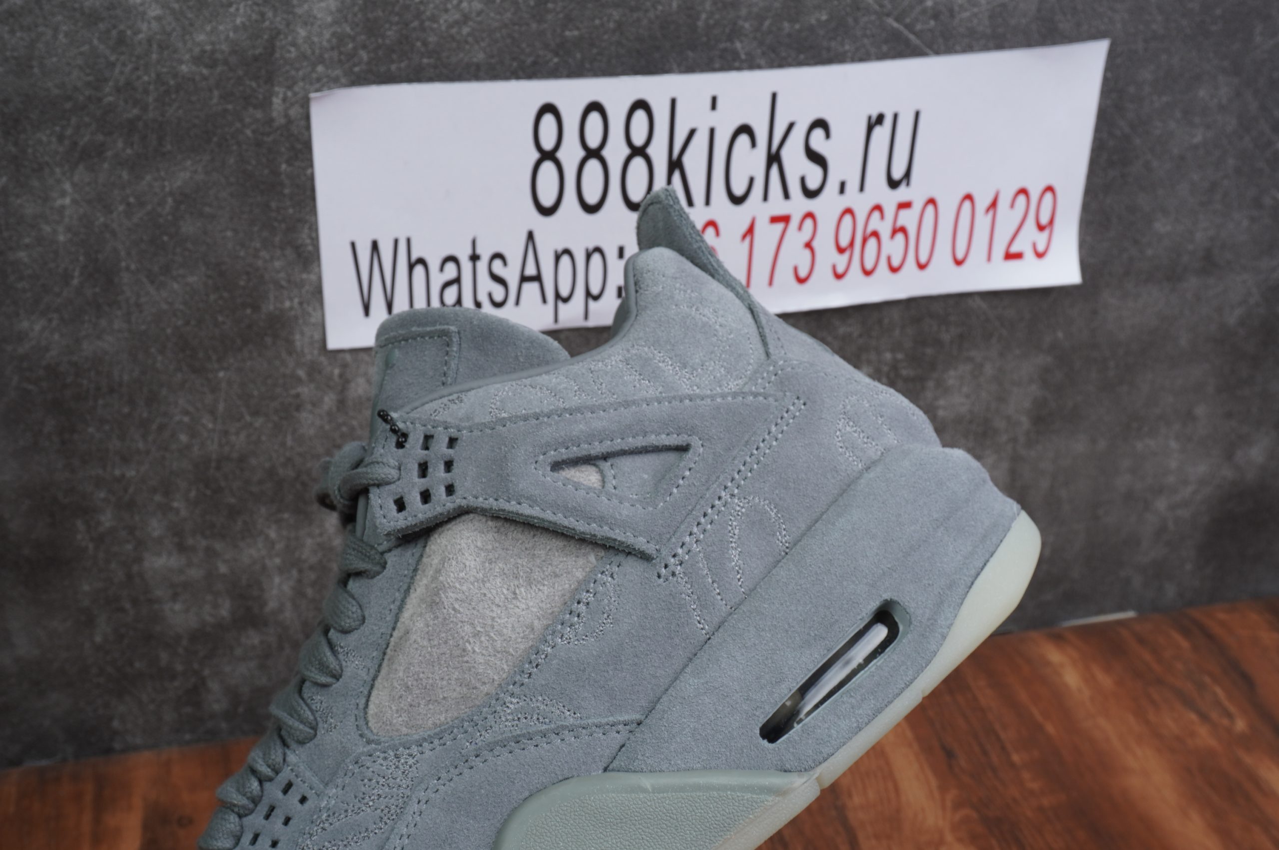 Jordan 4 Retro Kaws